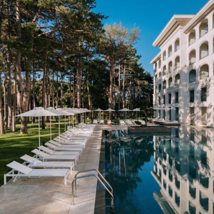 linkedln-aquahouse-exteriour