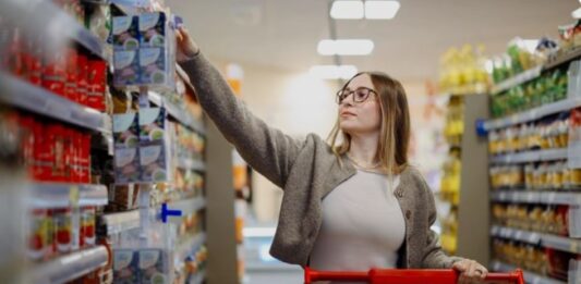 Brandurile FMCG pe care românii le pun cel mai des în coș: Coca-Cola, Pepsi și Dr. Oetker