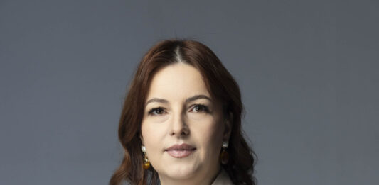 Retailul mare care a învățat să facă loc celor mici. Interviu cu Viorica Lăudescu, Customer Experience & CSR Director Carrefour România